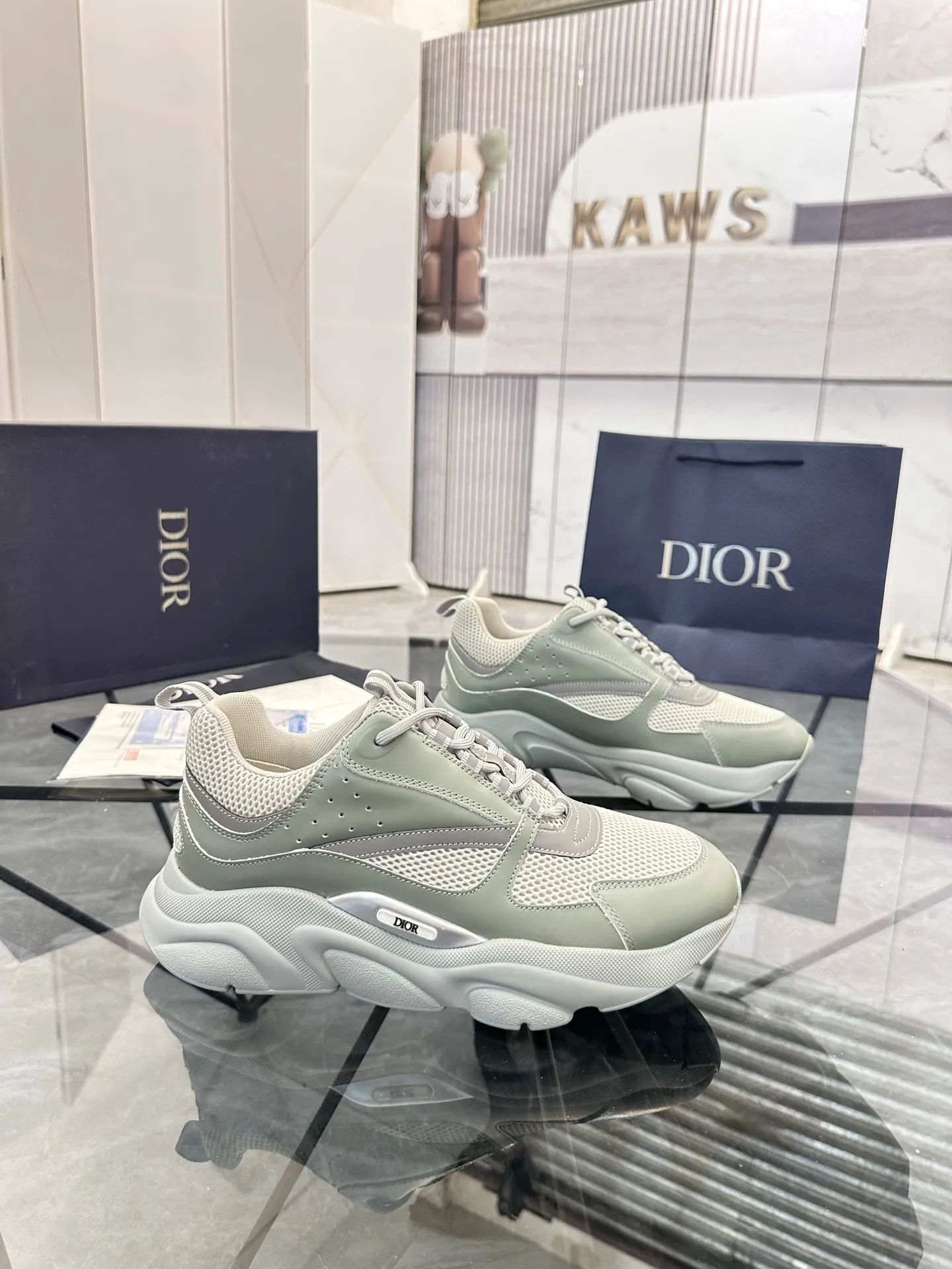 Men's shoes: 💰P460¥ Ready in Guangzhou, fully packaged Product trademark: Dior* "Dior*" low-top casual shoes Regular size: 38-46 (can be customized to 47) B22 Product materials: imported cowhide leather upper spliced ​​with original fabric, breathable lining, original outsole. Number: 920